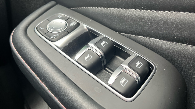 MG Hs 1.5 T-GDI Exclusive 5dr DCT Petrol Hatchback